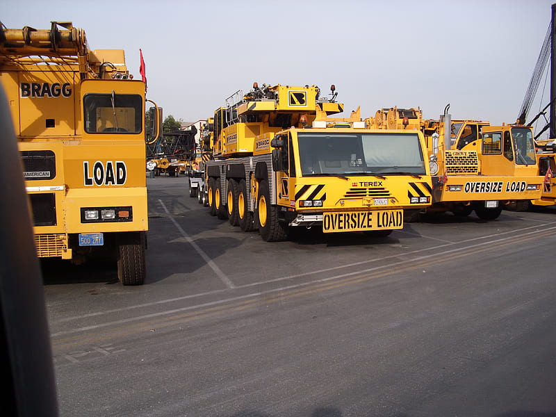 HEAVY DUTY CRANE, rig, heavyduty, tractor, crane, yellow, construction, big, lifter, bigrig, truck, diesel, HD wallpaper
