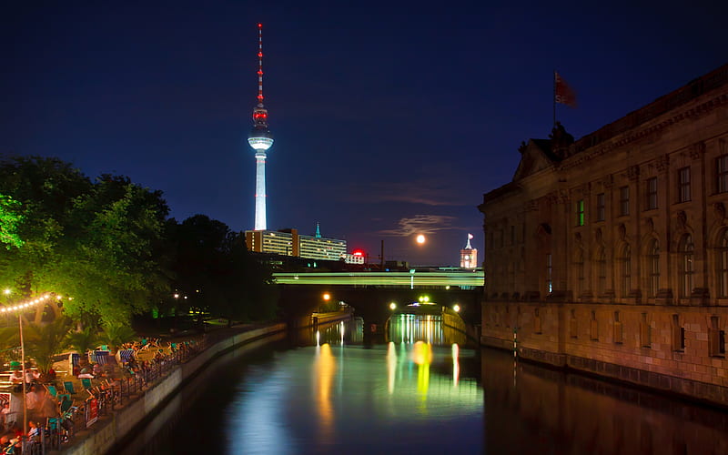 A Summer night in Berlin, architecture, canal, bonito, old, lights, modern, calm, water, bridge, reflection, night, HD wallpaper