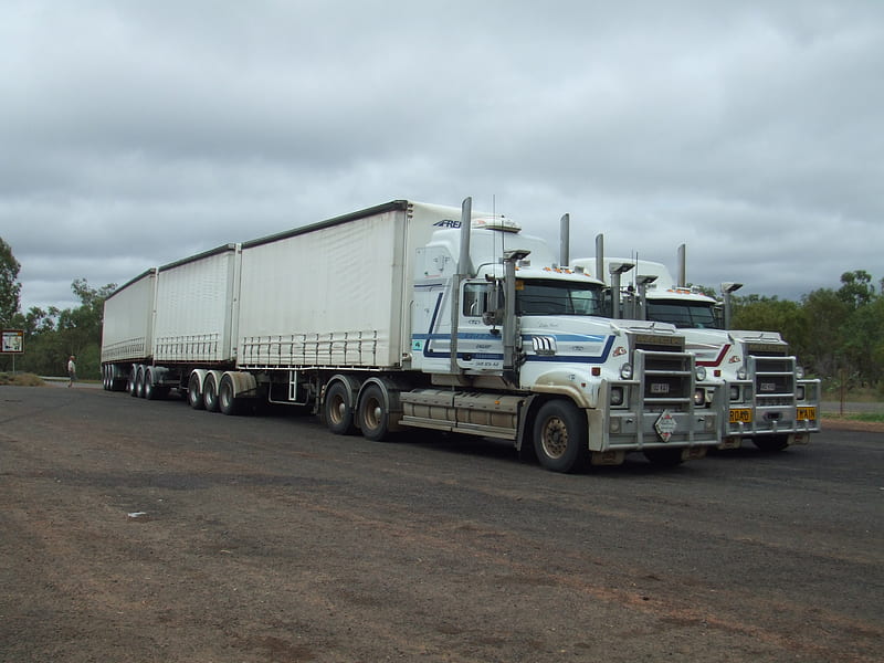 Three trailer roadtrain, Australia, haulage, outback, trailers, semi, HD wallpaper
