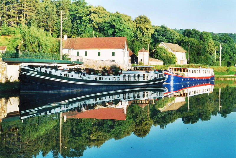Hotel Barges on the Canal de Bourgogne, France, Canal de Bourgogne, Motor Barges, Dutch Barges, Hotel Barges, HD wallpaper