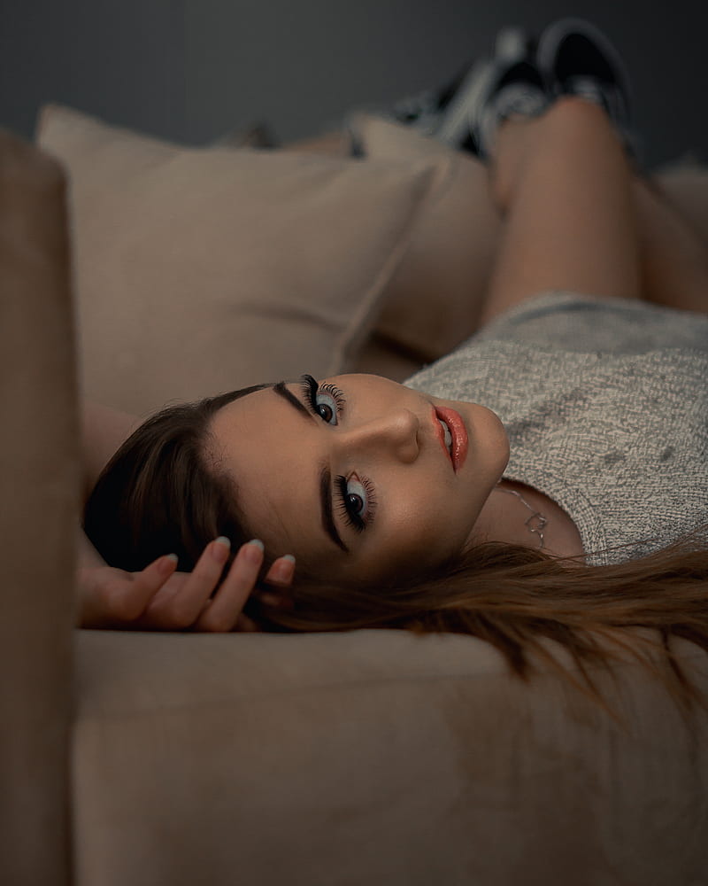 woman, lying down, resting, sofa, necklace, model, eyes, Girls, HD phone wallpaper
