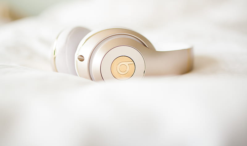 gold edition Beats by Dr.Dre wireless headphones on top of white textile, HD wallpaper