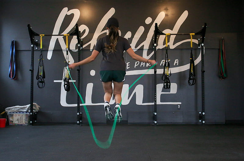 woman using jumping rope, HD wallpaper