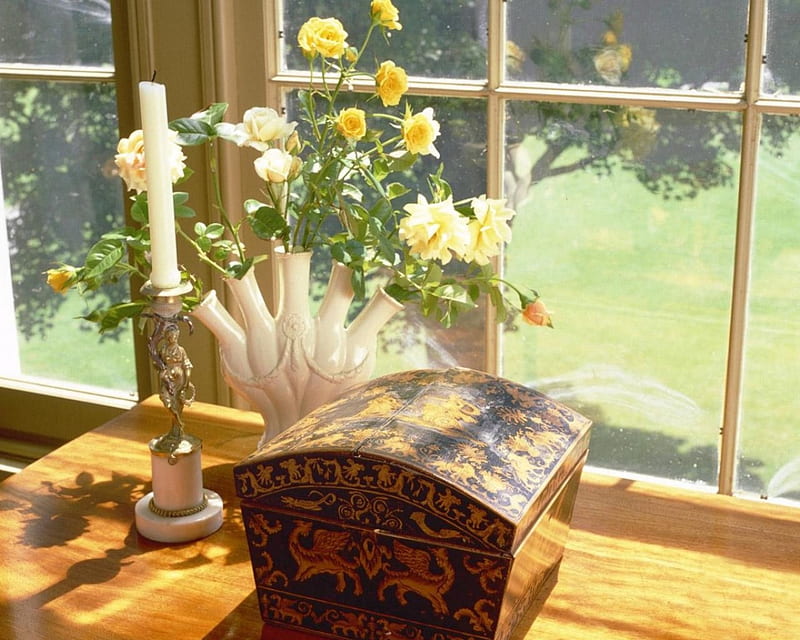 Vintage beauty, homes, interior, yellow, vase, box, still life, candlestick, flowers, wood, vintage, table, window, view, houses, sunlight, strange, roses, decor, candles, wooden, HD wallpaper