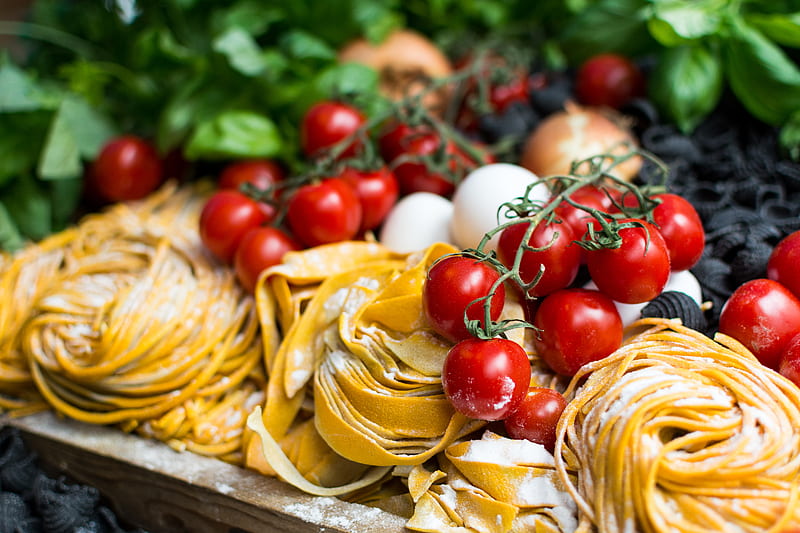 yellow pasta and cherry tomatoes, HD wallpaper