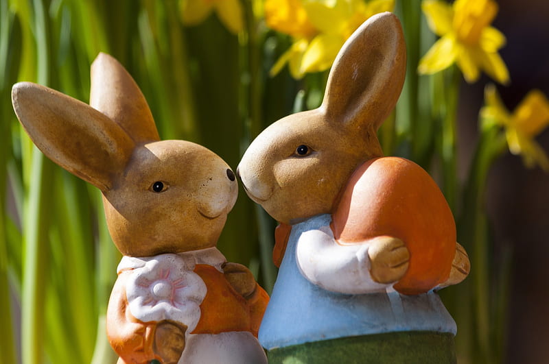Happy Easter!, yellow, easter, card, egg, green, flower, bunny, couple, figurine, HD wallpaper