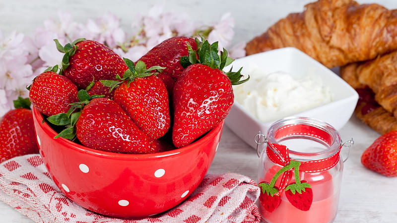 Strawberries and Sour Cream, croissants, jar, flowers, strawberries, red bowl, sour cream, HD wallpaper