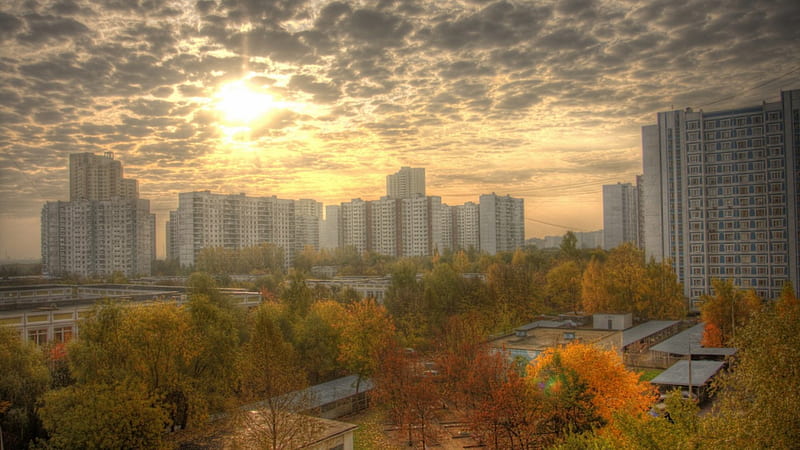 apartments and park in russian city in fall r, autumn, city, buildings, r, park, HD wallpaper