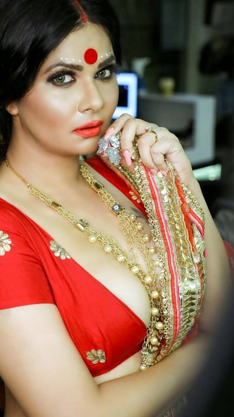 Actress hot sexy cleavage Photos