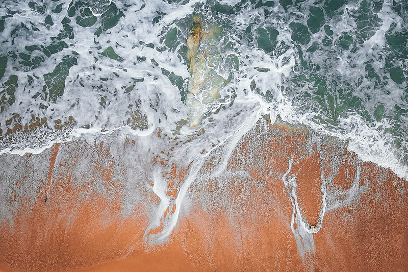 Stormy sea waves washing big stone and sandy coast, HD wallpaper