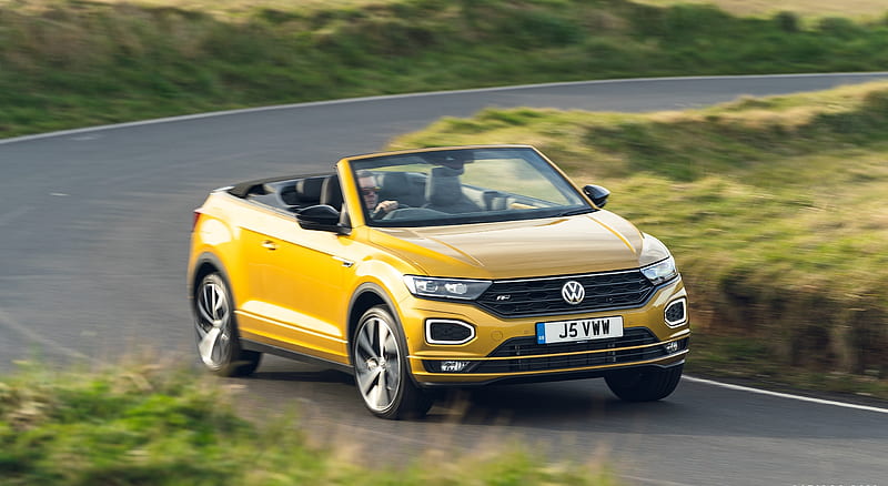 2020 Volkswagen T-Roc R-Line Cabriolet (UK-Spec) - Front Three-Quarter ...