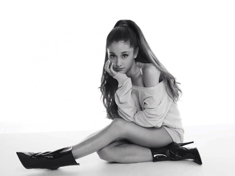 Ariana grande, modelo, ariana, piernas, blanco negro, bonito, cantante,  talones, Fondo de pantalla HD | Peakpx