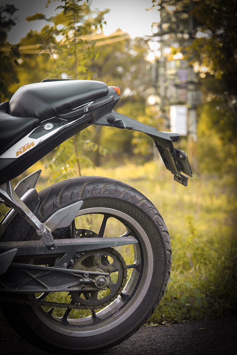 Xe máy KTM Duke200 là lựa chọn hoàn hảo cho những người yêu thích tốc độ và phong cách. Với thiết kế độc đáo và mạnh mẽ, chiếc xe này sẽ đem lại cho bạn cảm giác phấn khích khi mỗi chi tiết bắt mắt của nó được khám phá. 