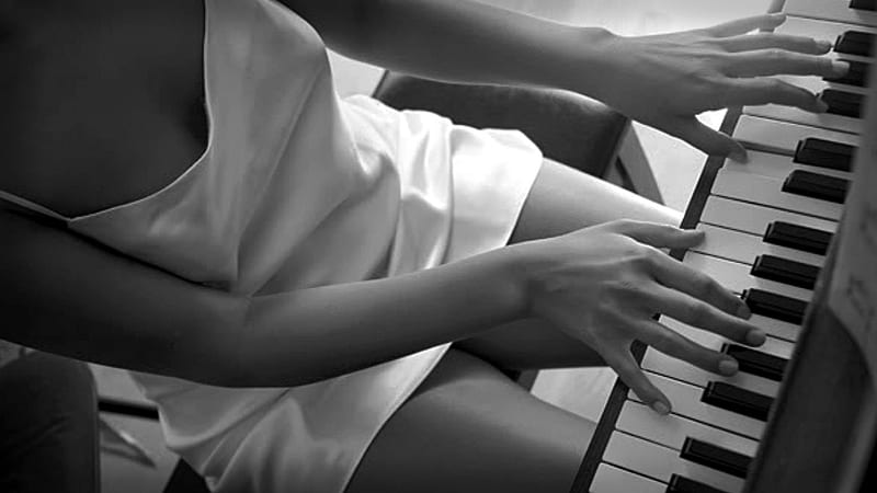 her love, sensual, special, music, black and white, bonito, woman, piano, graphy, beauty, hop, HD wallpaper