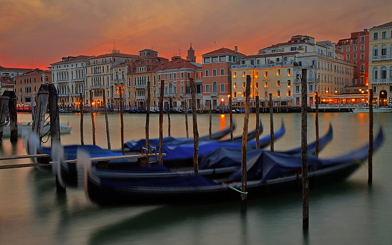 Venice, sunset, evening, buildings, boats, gondolas, Venetian rowing boat, Venice cityscape, Italy, HD wallpaper