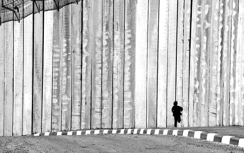 Alone in the World, black and white, very sad, run, liberty, kid, waiting peace, graphy, pain, stones, separation, adversity, child, street, guerra, humanity, sadness, gaza, black, bombing, dom, unhappiness, wall, politique skz, israel, palestine, alone, not cool, sad, running, white, HD wallpaper
