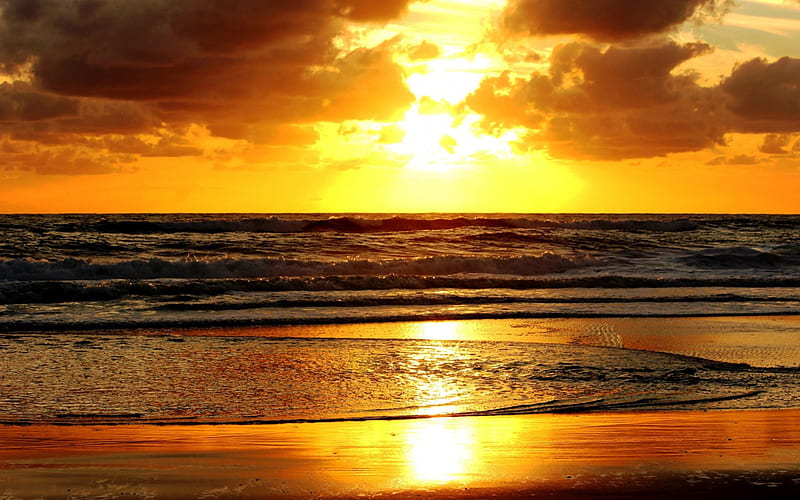 Sunset On the Beach, sun, ocean, shine, yellow, sunset, sky, clouds, sand, water, nature, glare, HD wallpaper