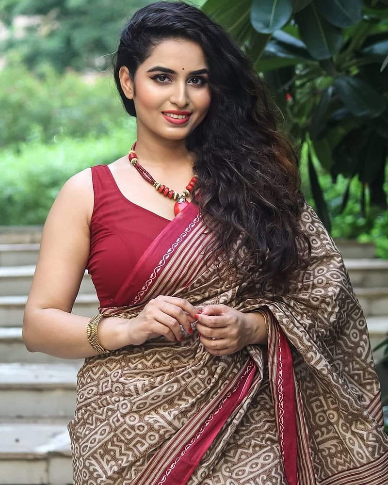 Beauty of Saree on Instagram: “Gorgeous Aathmika In Silk Cotton Saree  #aathmika #saree . . Follow @b… | Saree photoshoot, Girl photo poses,  Photography poses women