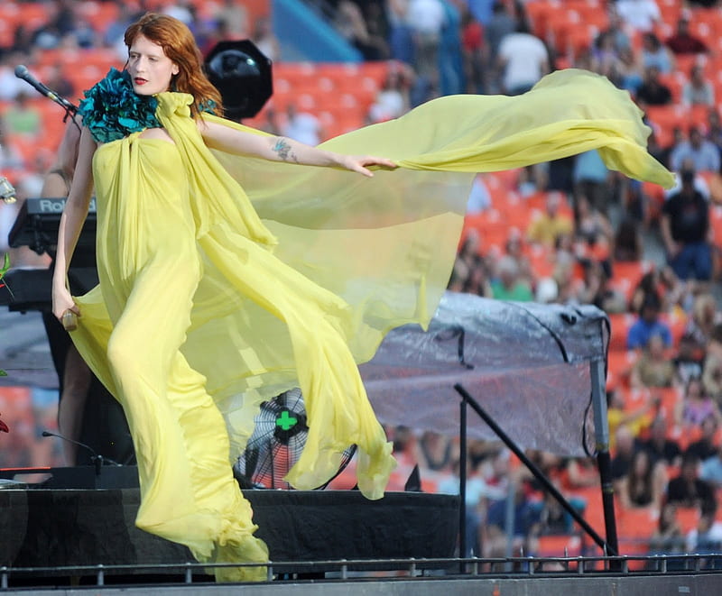 Florence Welch, artist, dress, orange, music, yellow, red hair, concert, woman, singer, HD wallpaper Florence Welch, artist, dress, orange, music, yellow, red hair, concert, woman, singer, HD wallpaper