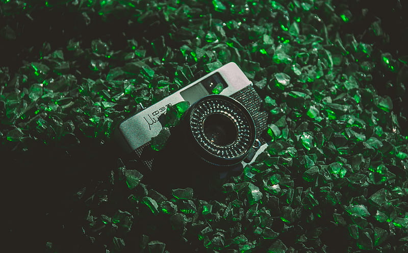 Old Camera Ultra, Vintage, art, minimal, minimalistic, camera, green, macro, HD wallpaper