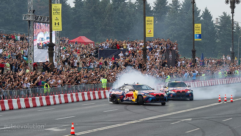 Red Bull Racing F1 Car, Drift Cars and Stunt Bike Burned Rubber in Downtown Bucharest, HD wallpaper