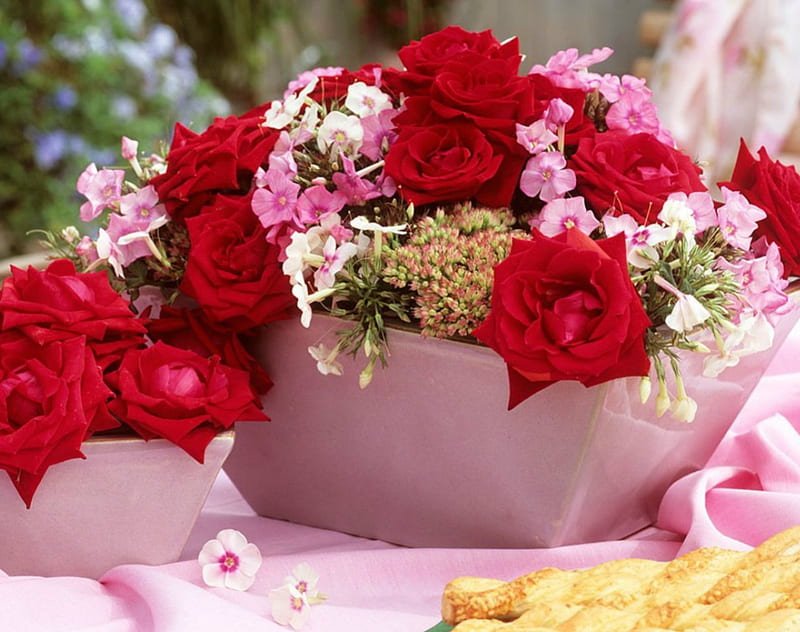 Hermoso arreglo floral, flores, rosas, floración, tela, Fondo de pantalla  HD | Peakpx