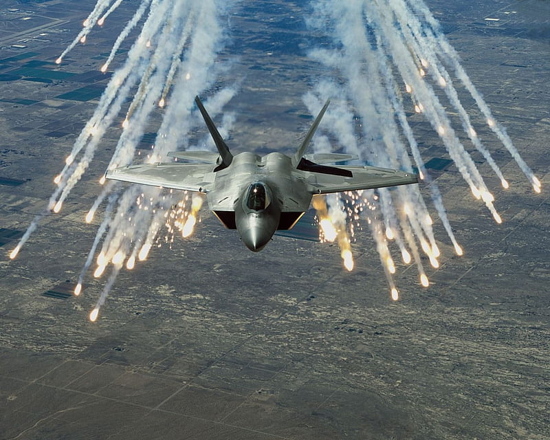 F-22 Raptor Deploying Flares, us military, fighter, military, raptor, jet, flares, f22, HD wallpaper