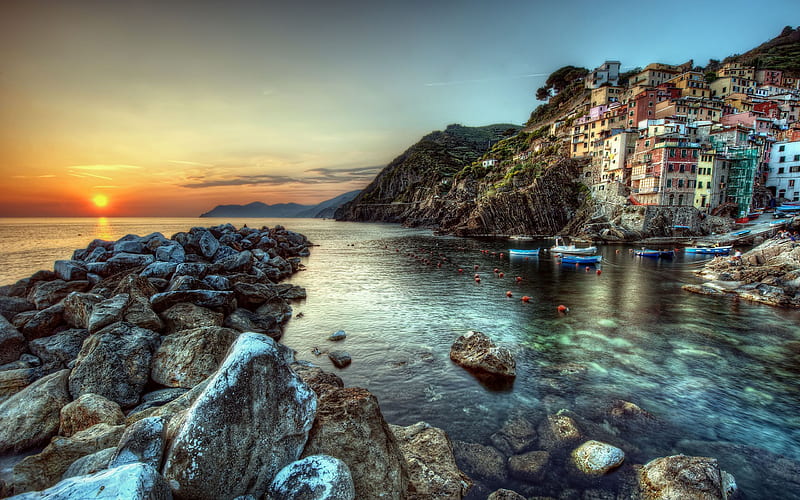 Riomaggiore,Italy, architecture, rocks, colorful, house, homes, sailing, riomaggiore, bonito, sunset, cinque terre, sea, italia, boats, boat, splendor, beauty, reflection, italy, lovely, view, houses, sunlight, buildings, town, colors, viewpoint, peaceful, nature, coast, HD wallpaper